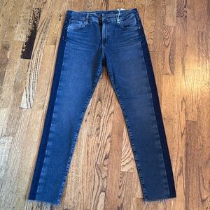 NWT AG Sz31 Farrah Skinny Ankle with dark blue on side of leg - high rise